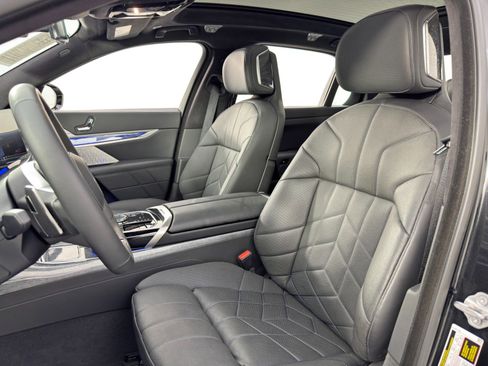 Used 2023 BMW 760i xDrive w/ Executive Package image 50
