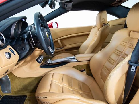 Used 2010 Ferrari California RWD image 5