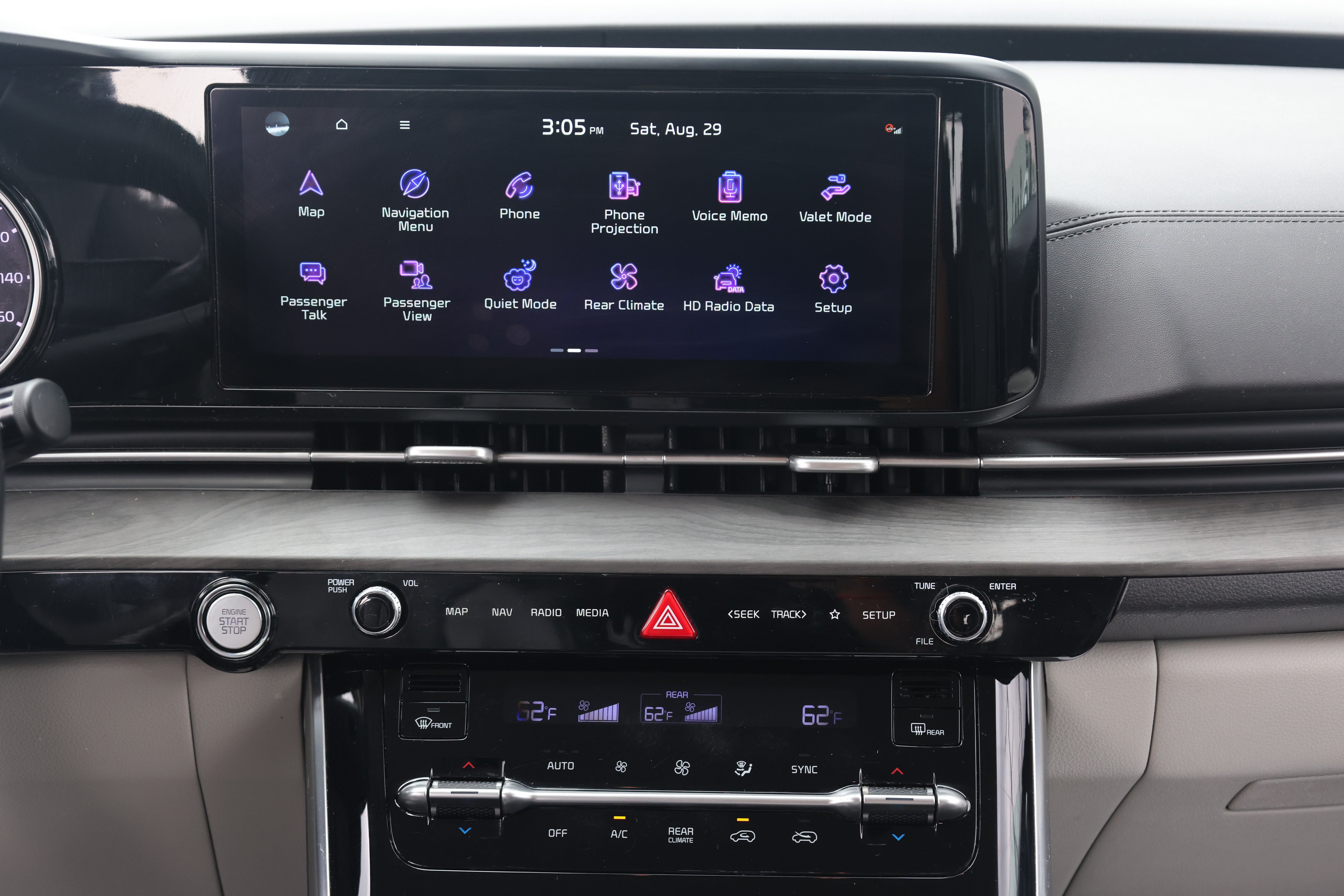 Used 2024 Kia Carnival EX FWD image 8