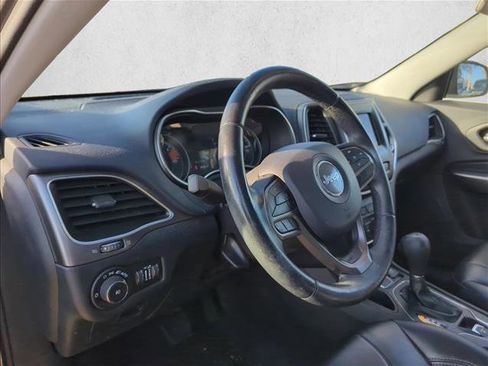 Used 2019 Jeep Cherokee Latitude Plus FWD image 10
