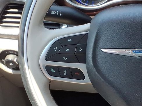 Used 2017 Chrysler Pacifica Limited w/ UConnect Theater Package FWD image 21