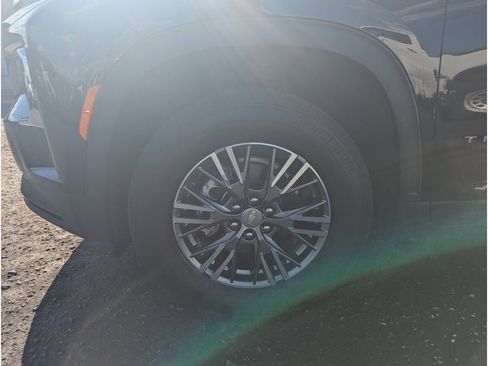 Used 2026 Chevrolet Traverse LT FWD image 9