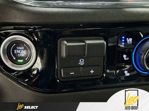 Used 2024 Chevrolet Silverado 2500 High Country w/ High Country Premium Package AWD/4WD image 24