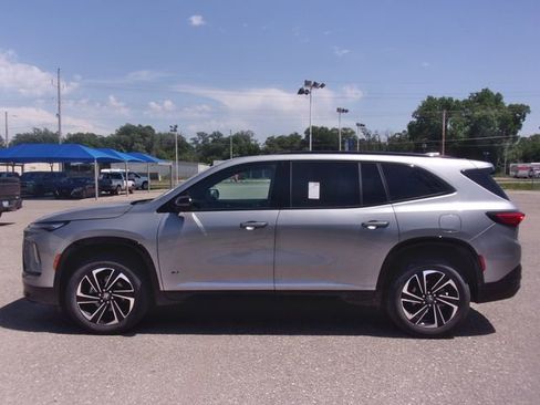 Used 2025 Buick Enclave Sport Touring w/ Power Package AWD/4WD image 4