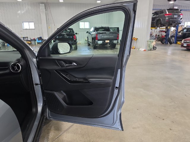 Used 2026 Chevrolet Equinox LT AWD/4WD image 29