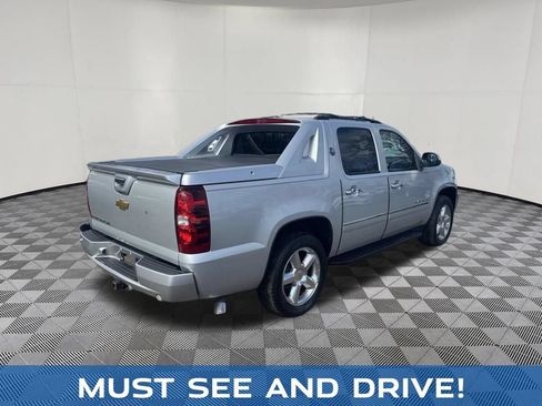 Used 2013 Chevrolet Avalanche LTZ AWD/4WD image 5