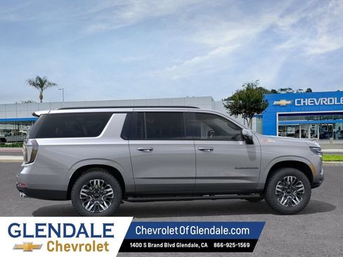 New 2026 Chevrolet Suburban Z71 w/ Comfort Package AWD/4WD image 5