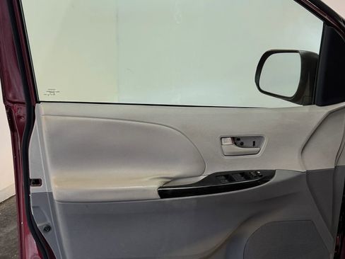 Used 2011 Toyota Sienna LE FWD image 11