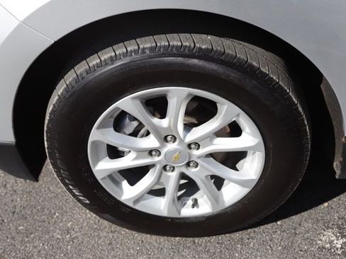 Used 2019 Chevrolet Equinox LT w/ Sun & Navigation Package AWD/4WD image 13
