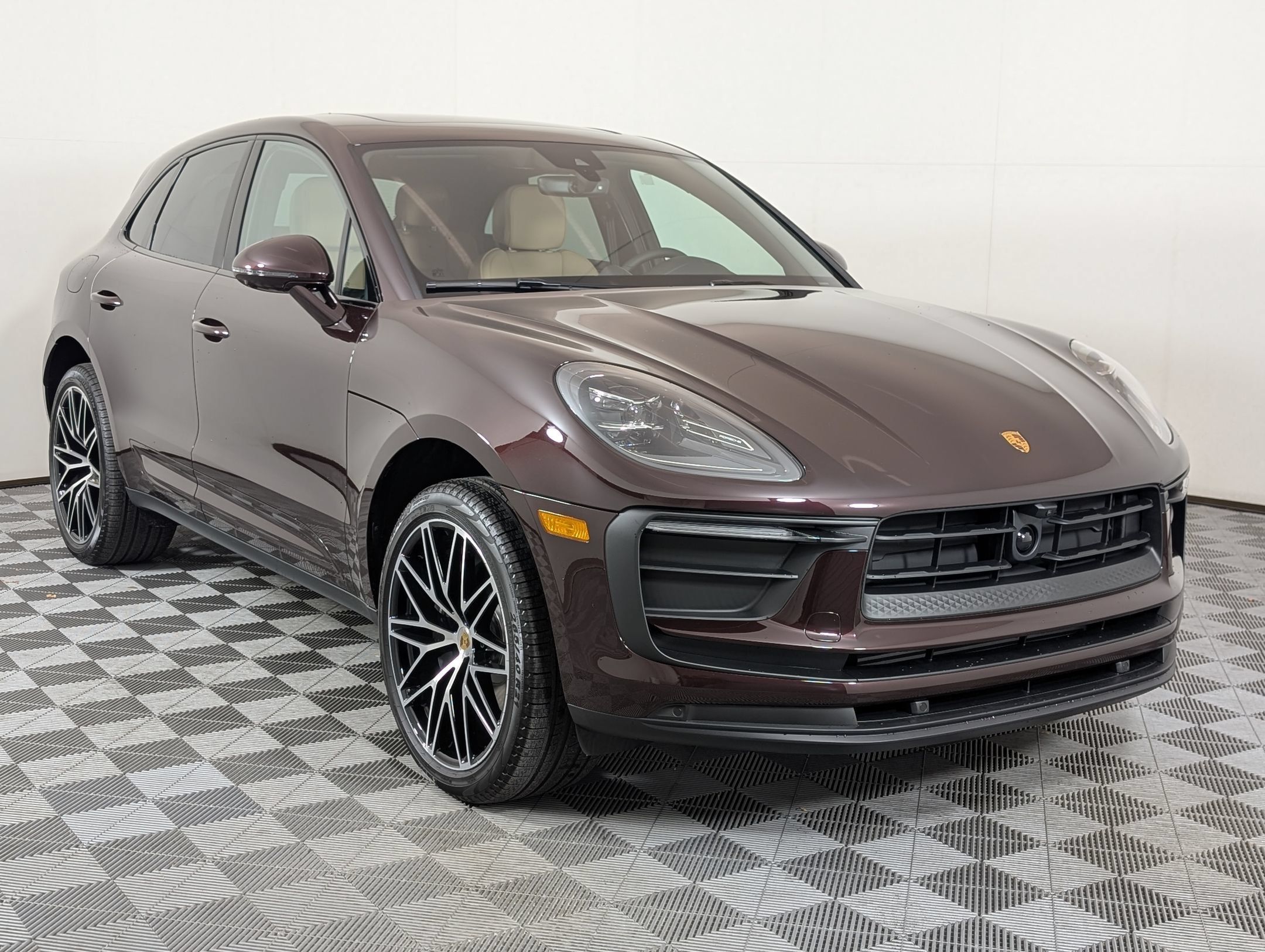 Certified 2026 Porsche Macan AWD/4WD image 8
