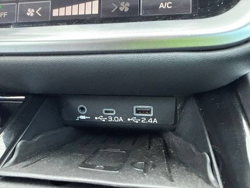 Used 2023 Subaru Outback Touring AWD/4WD image 17