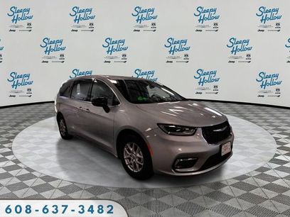 Used 2024 Chrysler Pacifica Touring-L