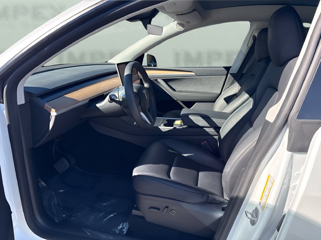 Used 2025 Tesla Model Y Long Range AWD/4WD image 9