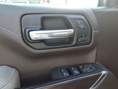 Used 2022 GMC Sierra 1500 SLT w/ SLT Premium Plus Package AWD/4WD image 9