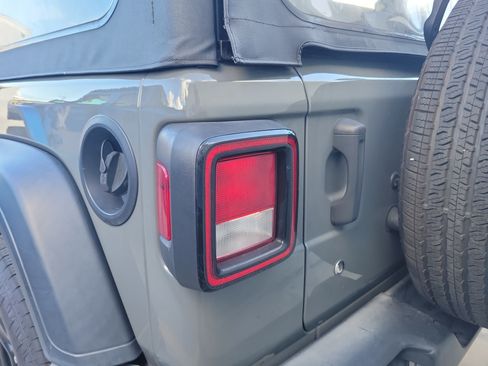 Used 2020 Jeep Wrangler Sport AWD/4WD image 9