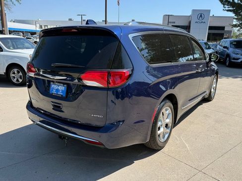 Used 2019 Chrysler Pacifica Limited w/ Advanced Safetytec Group FWD image 4