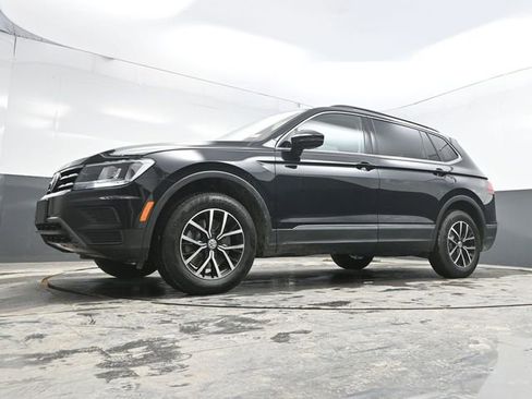 Used 2021 Volkswagen Tiguan SE image 33