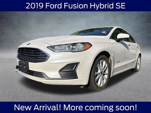Used 2019 Ford Fusion SE FWD image 2