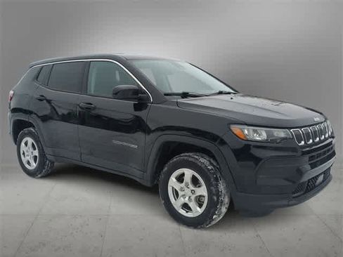 Used 2022 Jeep Compass Sport image 2