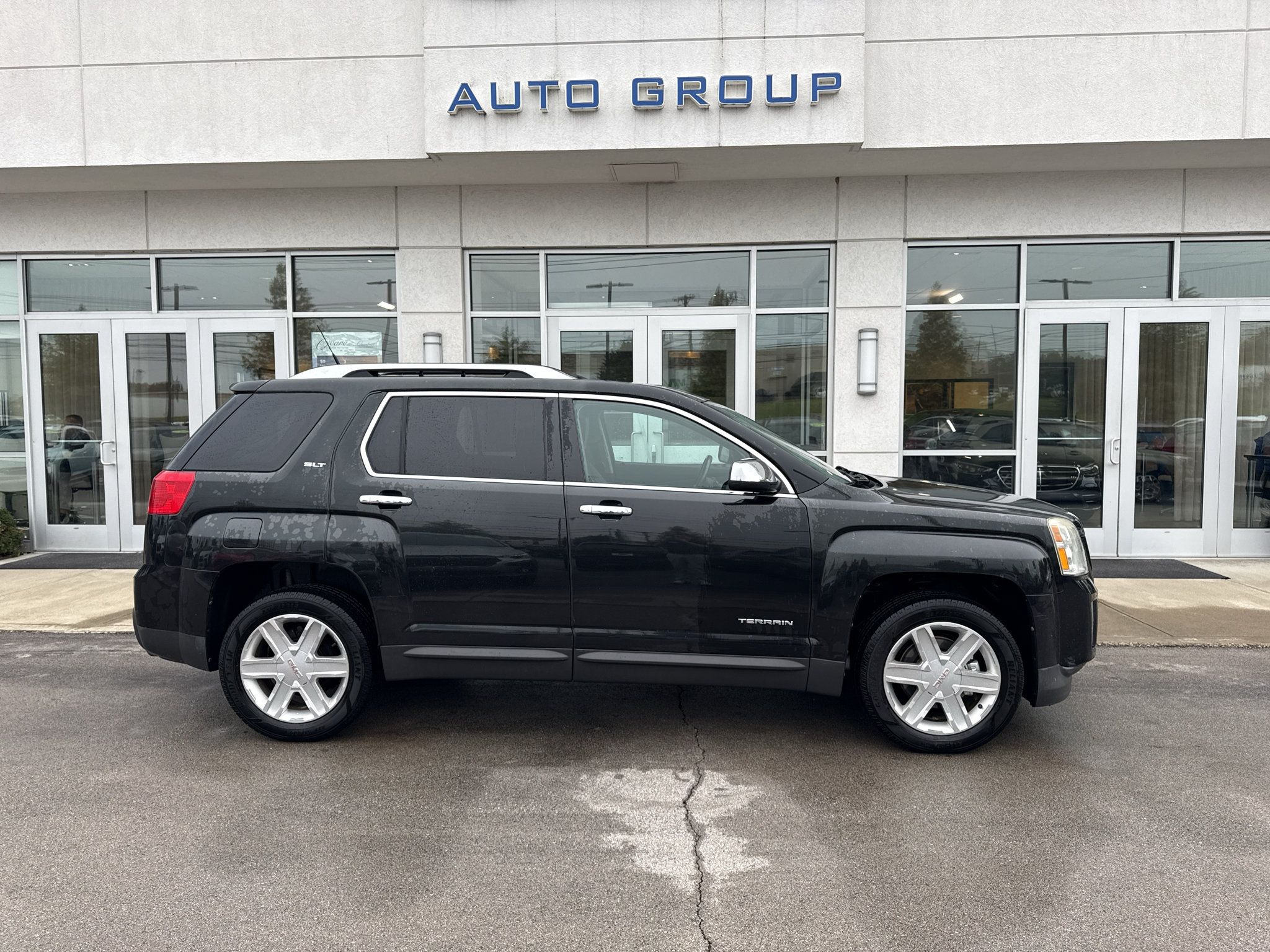 Used 2011 GMC Terrain SLT AWD/4WD image 2