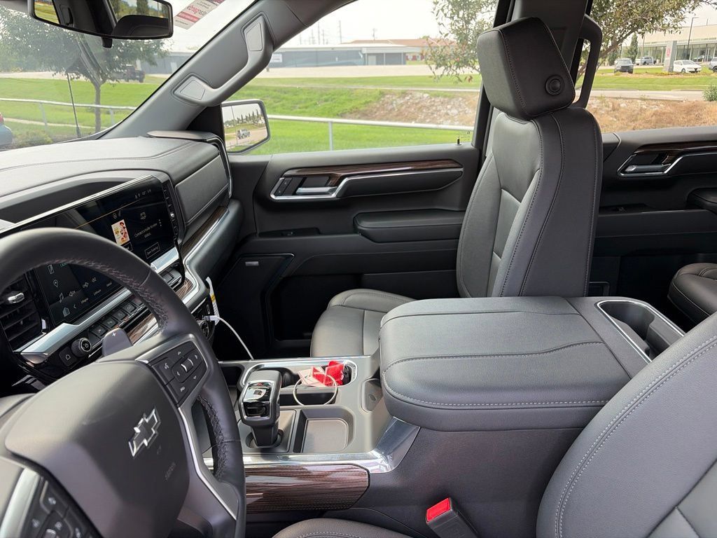 Used 2023 Chevrolet Silverado 1500 LT Trail Boss w/ Convenience Package II AWD/4WD image 51