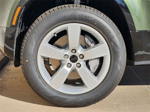 New 2026 Land Rover Defender 130 X-Dynamic SE image 7