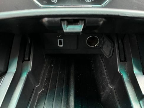 Used 2017 Ford Explorer XLT w/ Equipment Group 202A image 26