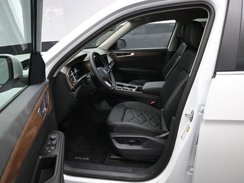 New 2026 Volkswagen Atlas SE image 9