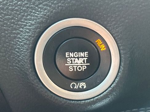 Used 2020 Dodge Challenger SXT image 14