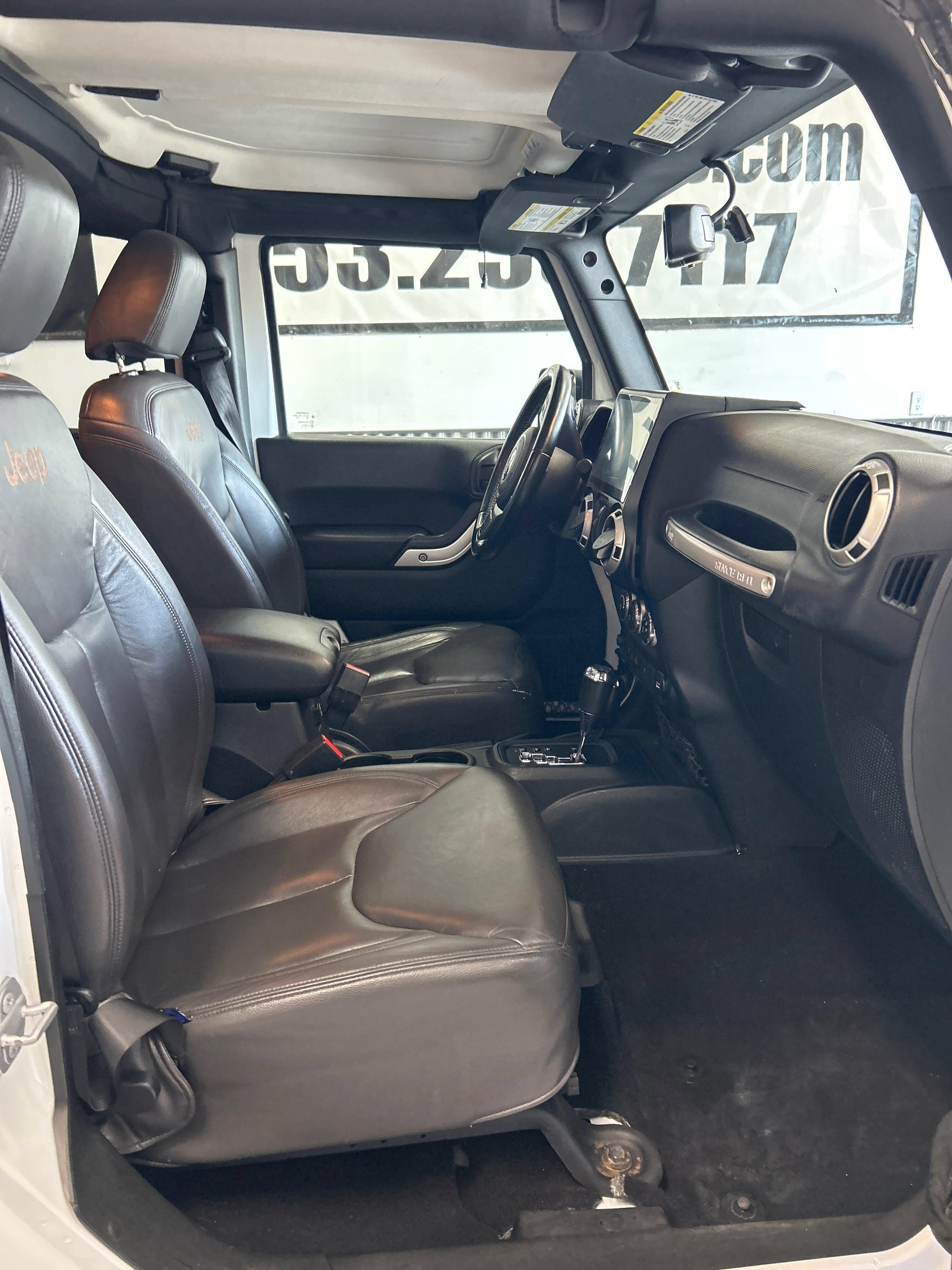 Used 2017 Jeep Wrangler Unlimited Sahara AWD/4WD image 13