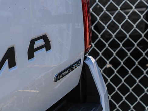 Used 2025 Toyota Tacoma TRD Sport AWD/4WD image 18