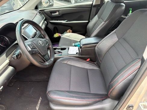 Used 2017 Toyota Camry SE FWD image 4