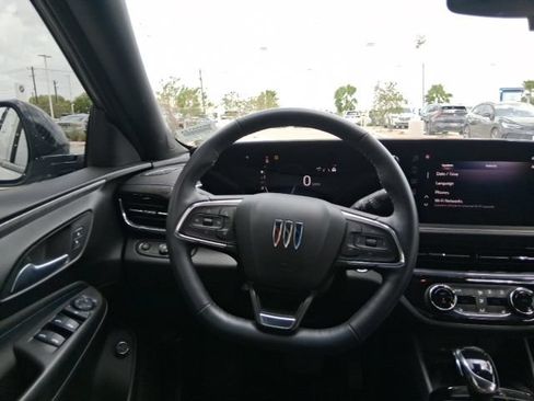 Used 2025 Buick Envista Sport Touring w/ Experience Buick Package FWD image 9