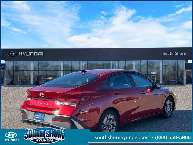Certified 2024 Hyundai Elantra SEL FWD image 6