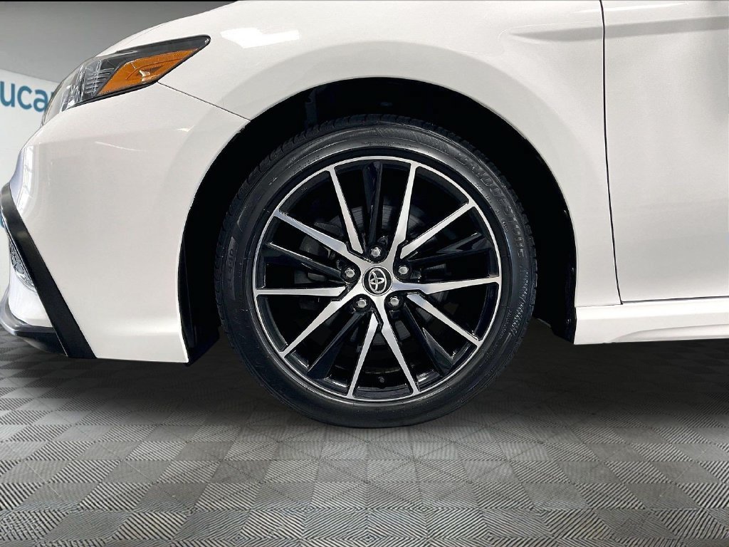 Used 2021 Toyota Camry SE w/ Cold Weather Package FWD image 7