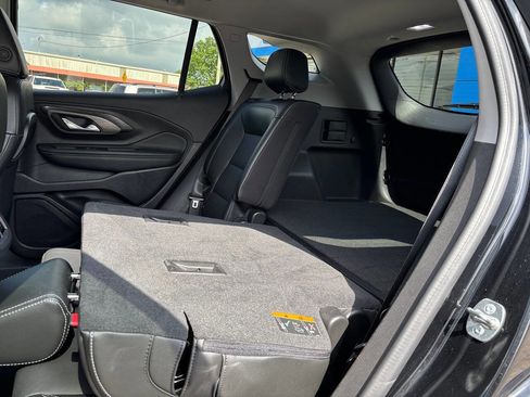 Used 2024 GMC Terrain SLT image 31