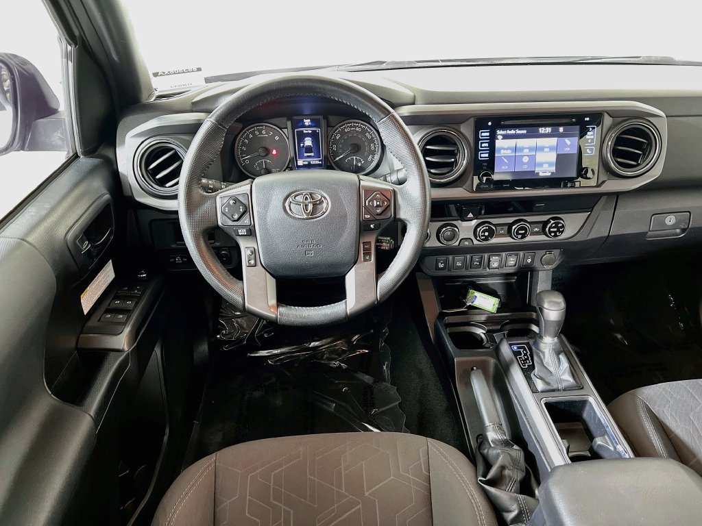 Used 2018 Toyota Tacoma TRD Off-Road w/ Technology Package AWD/4WD image 20