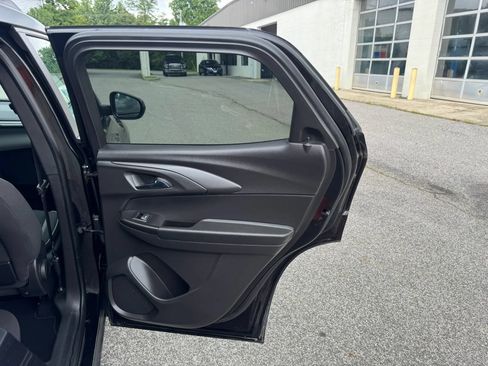 Used 2025 Chevrolet TrailBlazer LT w/ LT Cold Weather Package FWD image 35