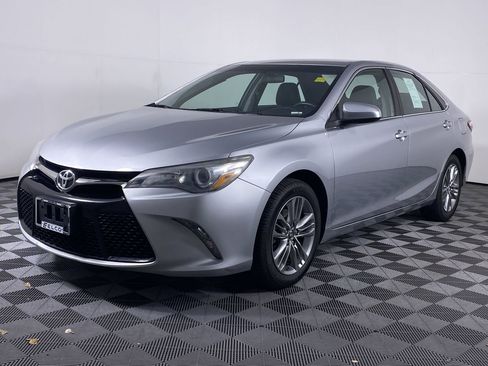 Used 2015 Toyota Camry SE image 15