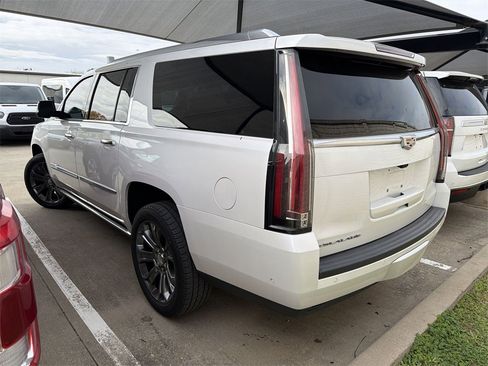 Used 2020 Cadillac Escalade ESV Platinum image 4