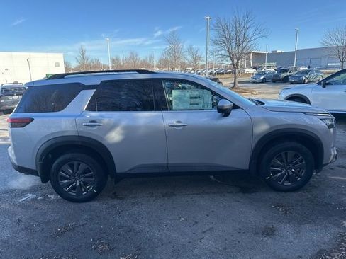 New 2025 Nissan Pathfinder SV w/ SV Premium Package image 8