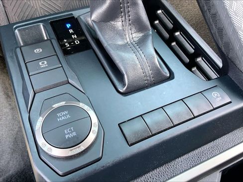 Used 2025 Toyota Tacoma SR5 image 33