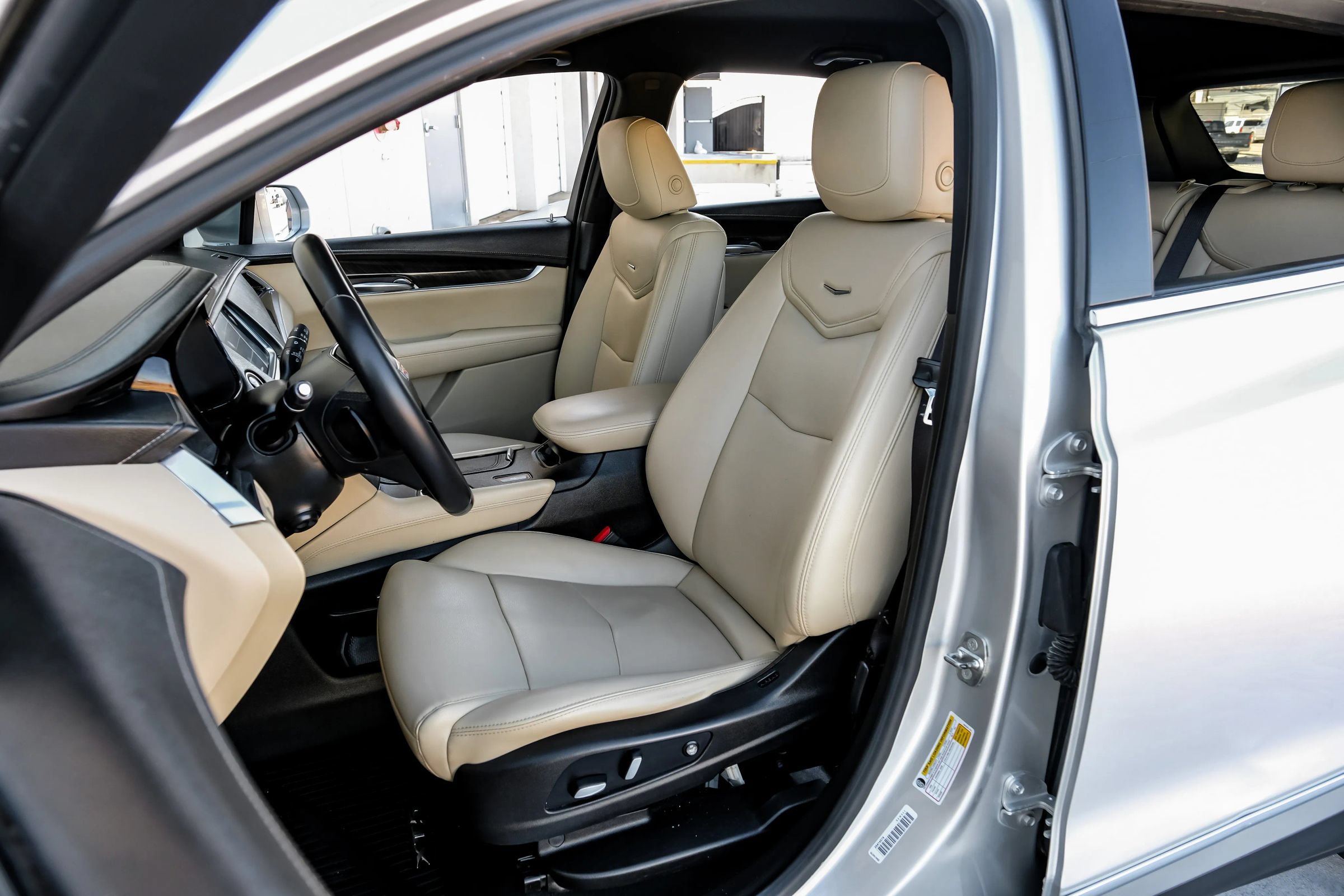 Used 2018 Cadillac XT5 FWD image 32