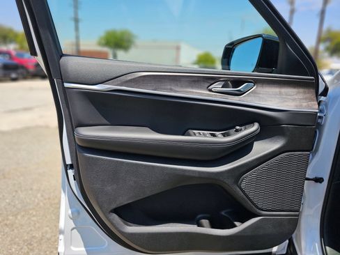 New 2026 Jeep Grand Cherokee L 2WD image 19
