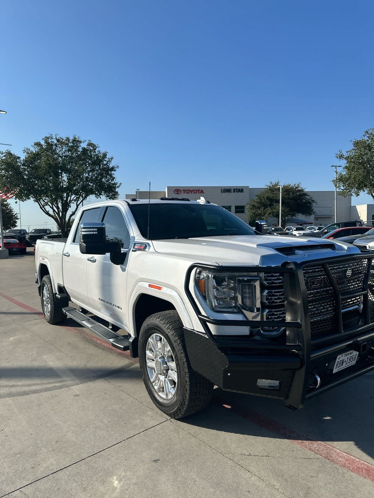 Used 2021 GMC Sierra 3500 Denali w/ Denali Ultimate Package AWD/4WD image 2