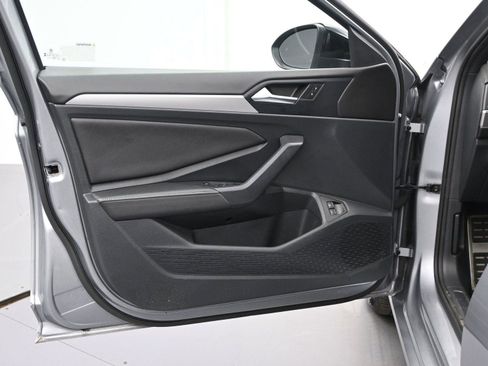 Used 2024 Volkswagen Jetta Sport image 10