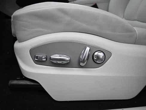 New 2025 Porsche Macan image 12