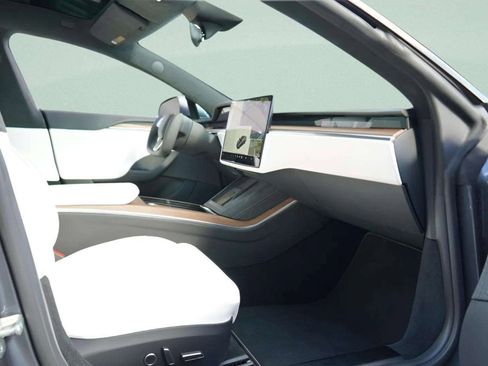 Used 2021 Tesla Model S Plaid image 59