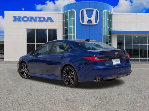 Used 2025 Toyota Camry XSE FWD image 5