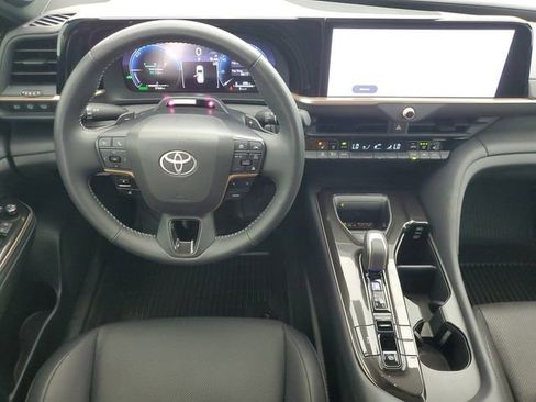 Used 2025 Toyota Crown Signia w/ Advanced Technology Package image 18